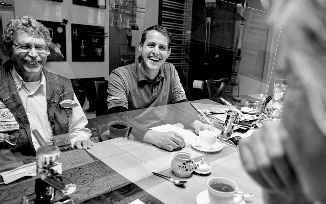 Rolls Royce, Zirben, Wellness, Dankbarkeit Drei-Kaffee-Dialog mit positiv-geladenen Charakteren